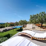 Roza With Whirlpool By Guide Villa