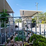Villa Roza With Whirlpool By Guide