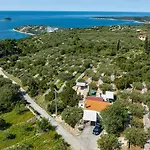 Villa Roza With Whirlpool By Guide *