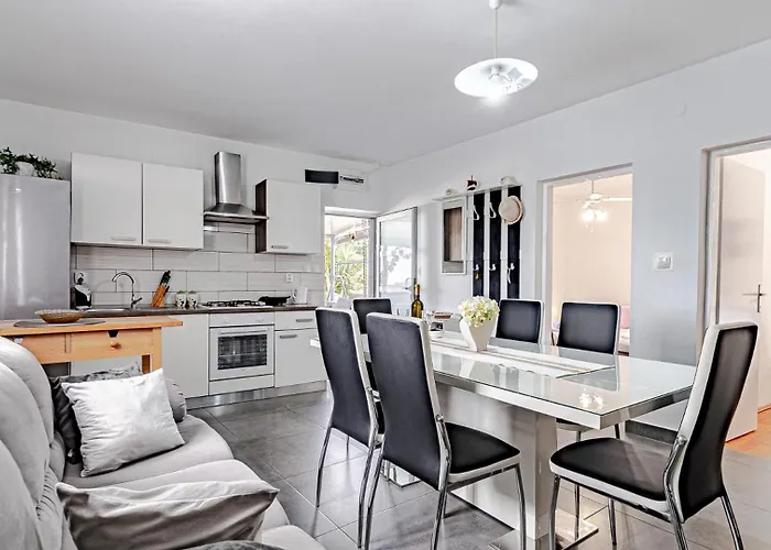 Roza By Guide * Vela Luka