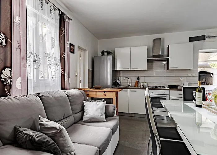 Holiday Home Roza With Whirlpool By Villas Guide Villa *